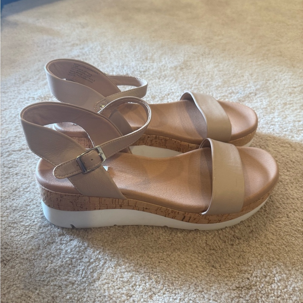 Barely worn Steve Madden Platform Sandals